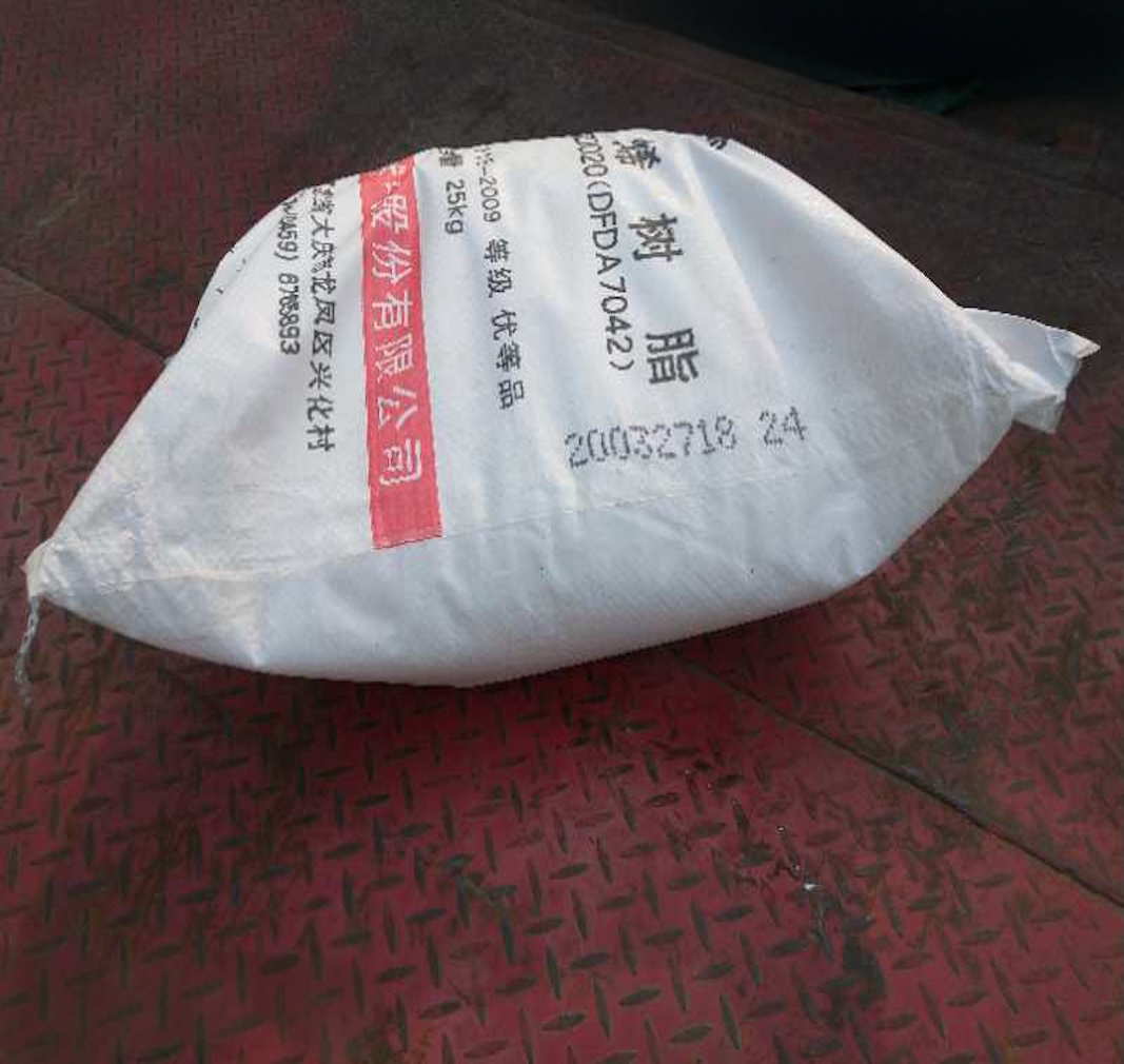 60fb5ec2-8be2-4d77-a506-8fc6e5489f82_Daqing Kunlun DFDA7042 LLDPE sáček, čistá surovina lineárního polyetylenu nízké hustoty.JPG